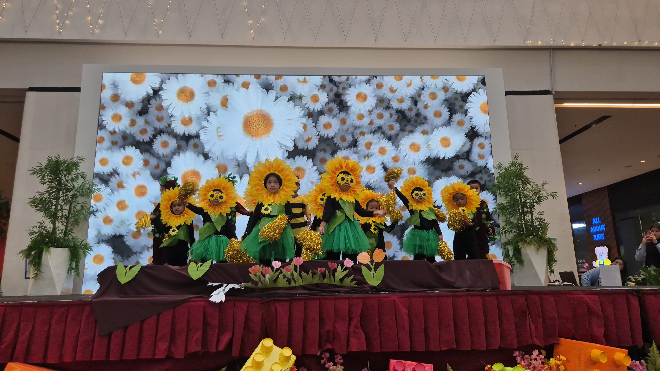 Persembahan anak-anak Little Caliphs pada hari pertama Karnival Pendidikan Neurokhalifah 2026