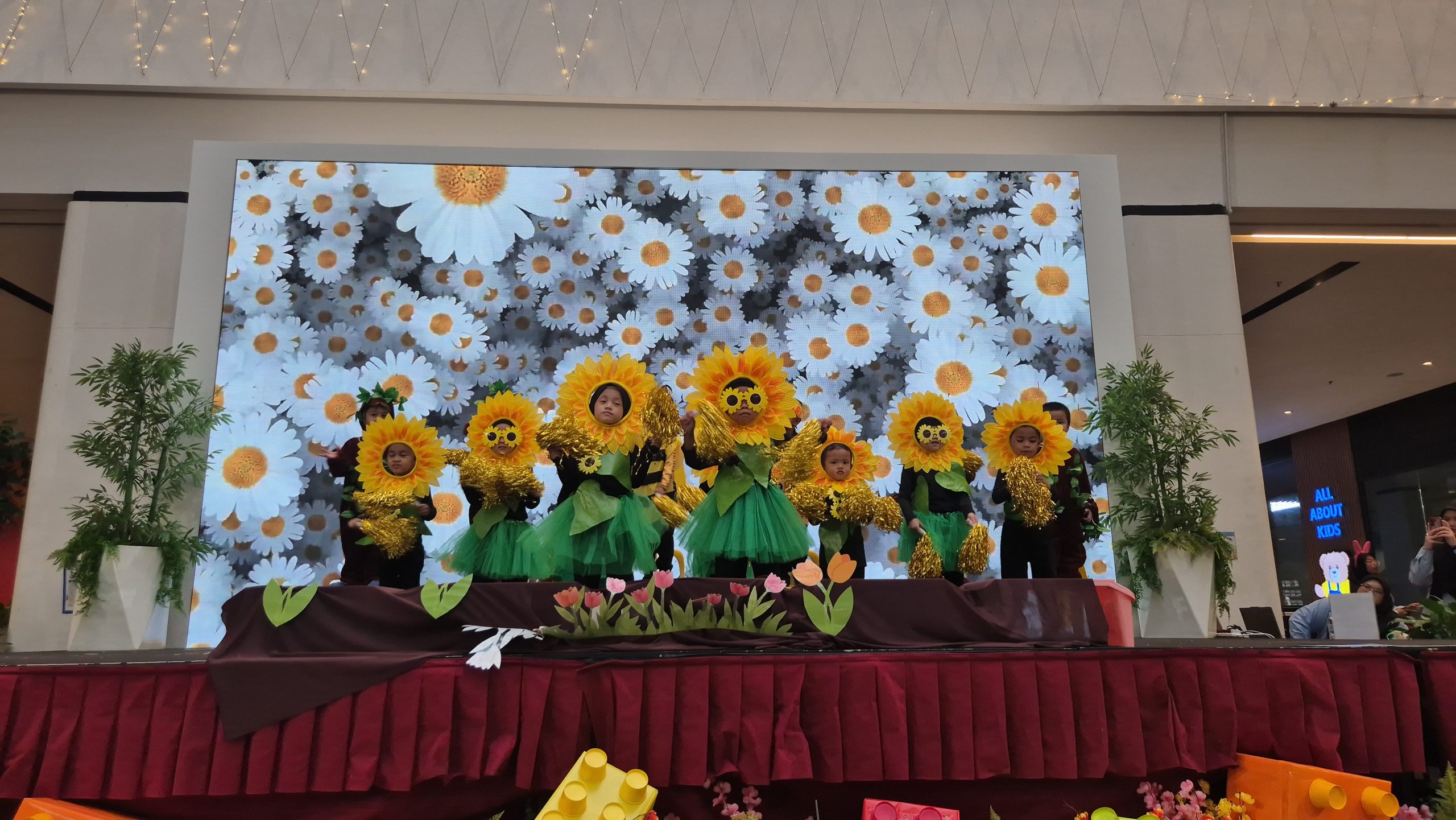 Persembahan anak-anak Little Caliphs pada hari pertama Karnival Pendidikan Neurokhalifah 2026